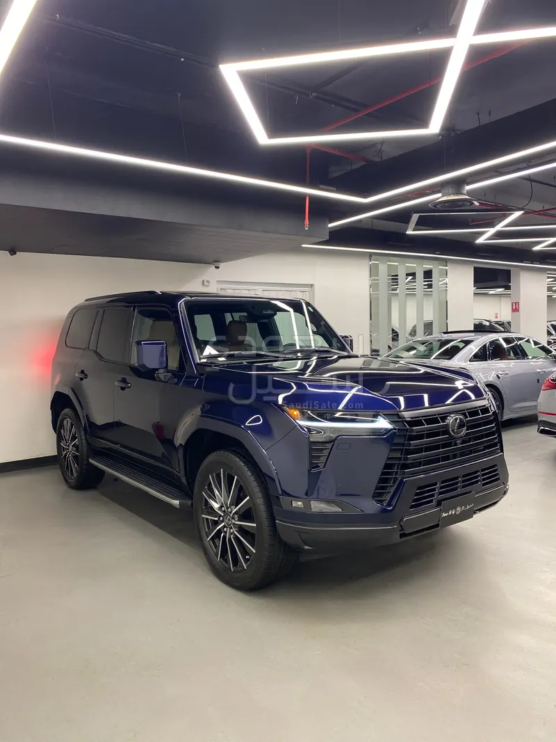 2025 لكزس جي إكس 550