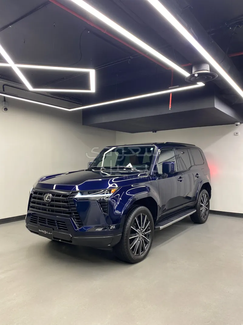 2025 لكزس جي إكس 550