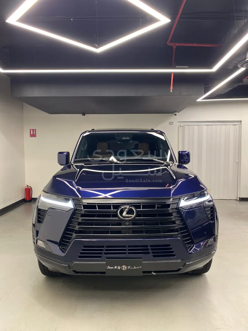 2025 لكزس جي إكس 550