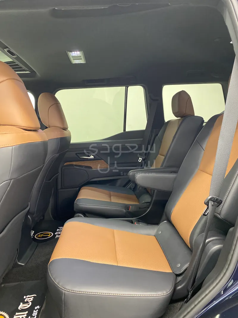 2025 لكزس جي إكس 550