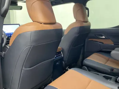 2025 لكزس جي إكس 550