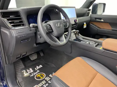 2025 لكزس جي إكس 550