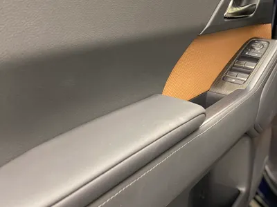 2025 لكزس جي إكس 550