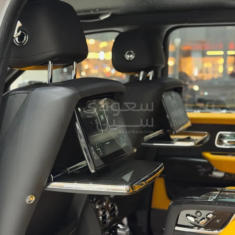 2022 رولز رويس كولينان بلاك بادج