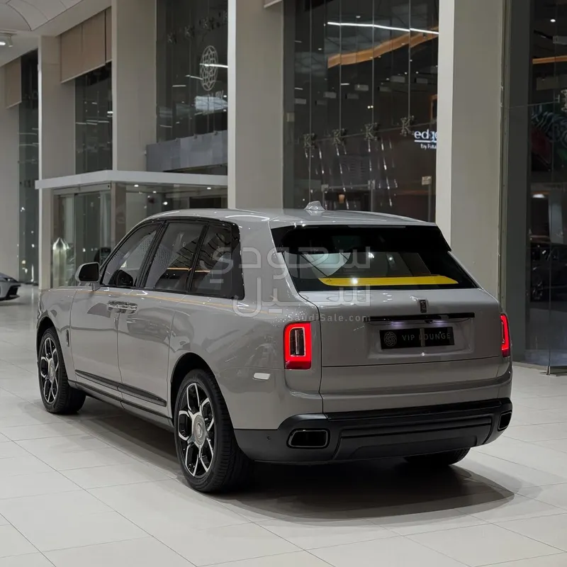 2022 رولز رويس كولينان بلاك بادج