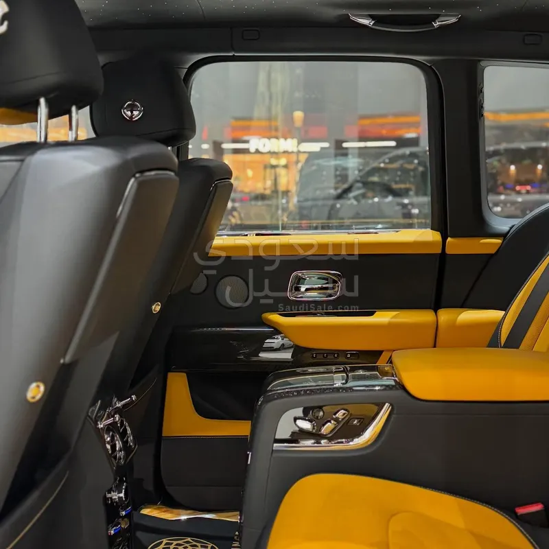 2022 رولز رويس كولينان بلاك بادج