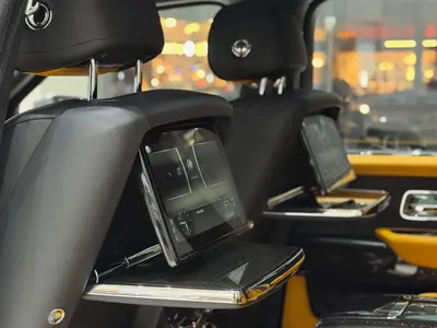 2022 رولز رويس كولينان بلاك بادج