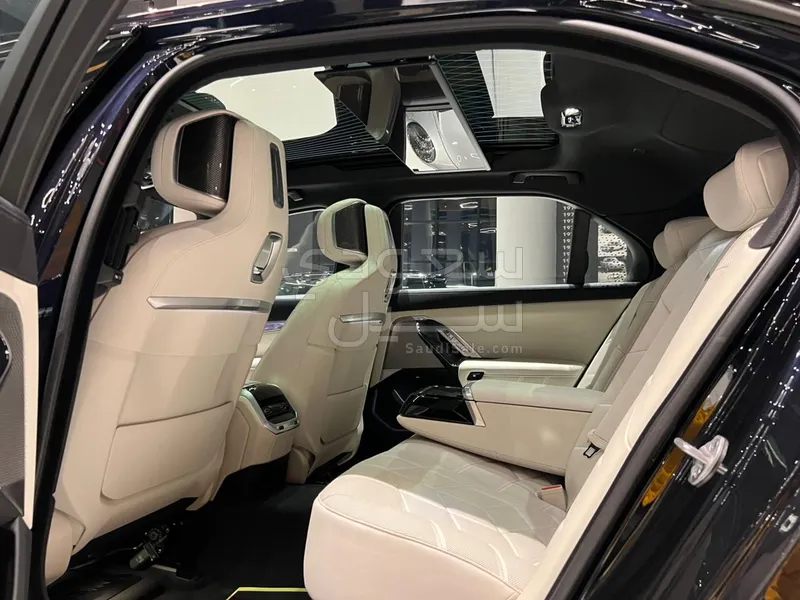 2026 بي ام دبليو الفئة السابعة 735أي