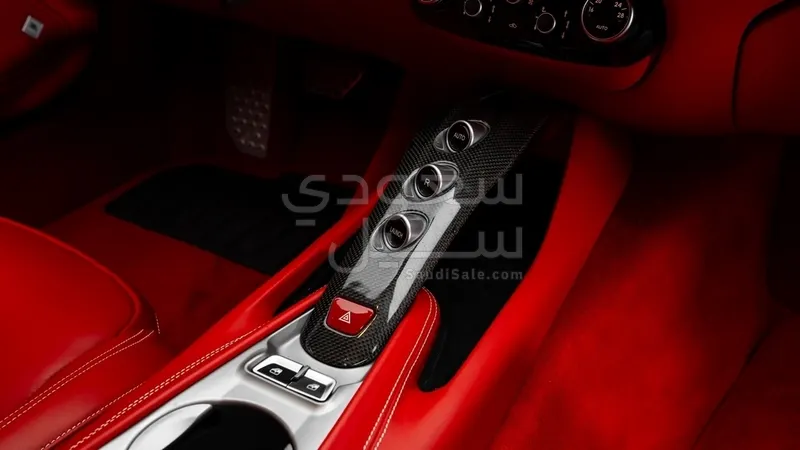 2017 فيراري اف 12 بيرلينيتا