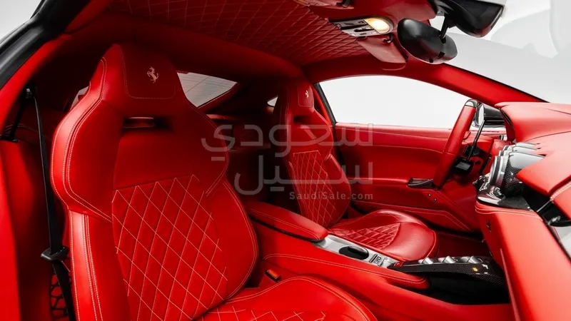 2017 فيراري اف 12 بيرلينيتا