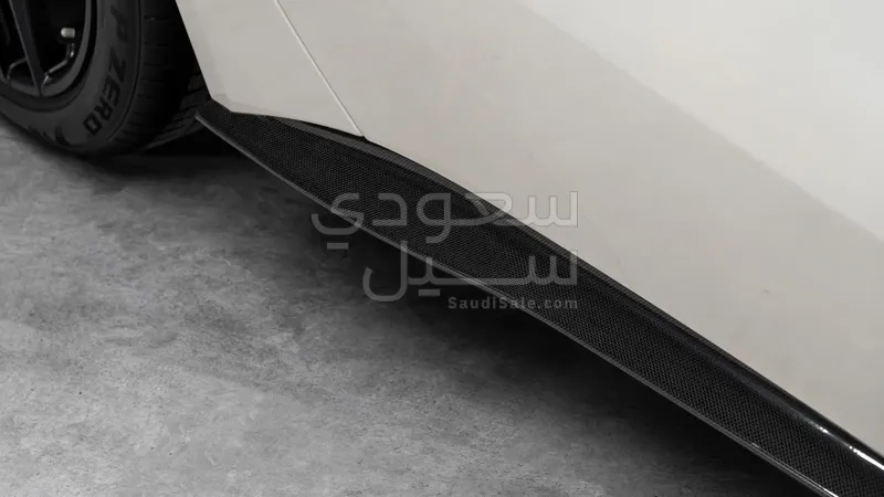 2017 فيراري اف 12 بيرلينيتا