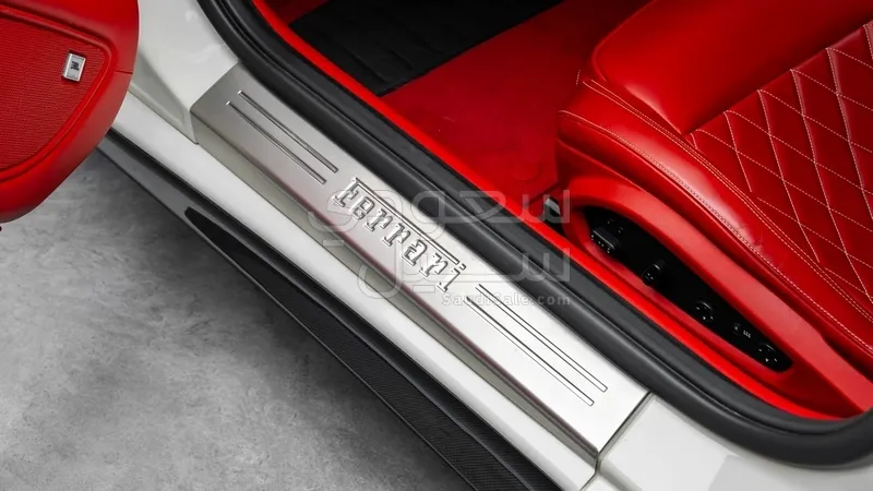 2017 فيراري اف 12 بيرلينيتا