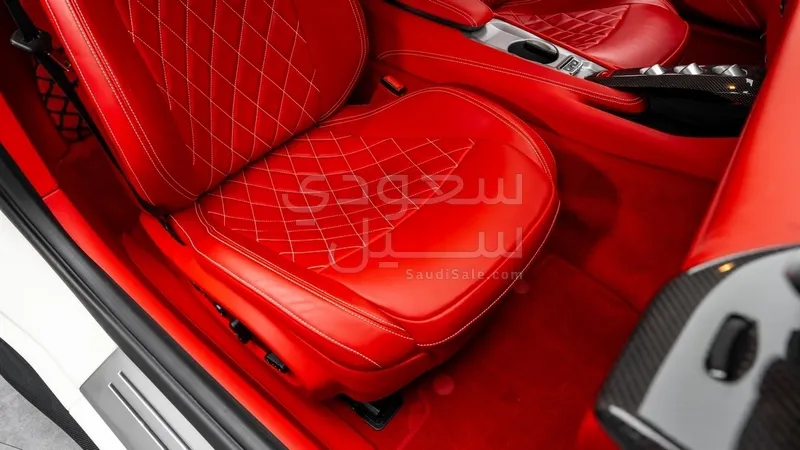 2017 فيراري اف 12 بيرلينيتا