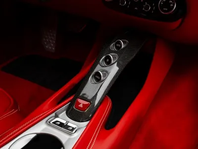 2017 فيراري اف 12 بيرلينيتا