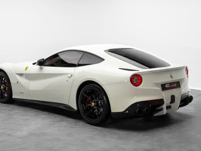 2017 فيراري اف 12 بيرلينيتا