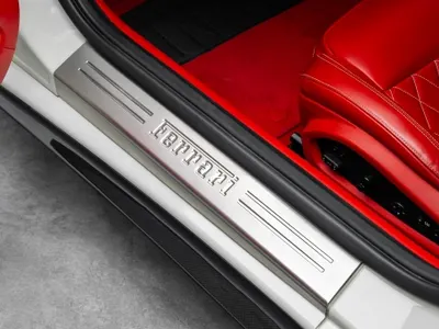 2017 فيراري اف 12 بيرلينيتا