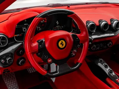 2017 فيراري اف 12 بيرلينيتا