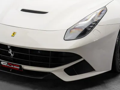 2017 فيراري اف 12 بيرلينيتا