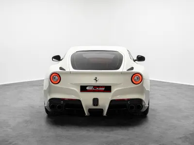 2017 فيراري اف 12 بيرلينيتا