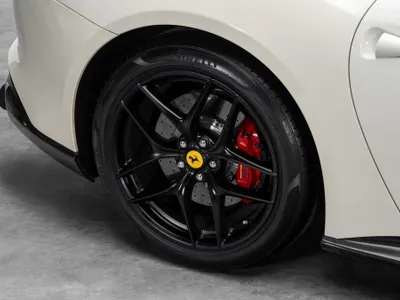 2017 فيراري اف 12 بيرلينيتا