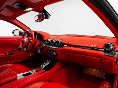 2017 فيراري اف 12 بيرلينيتا