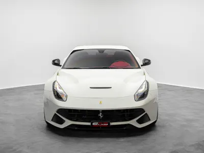 2017 فيراري اف 12 بيرلينيتا