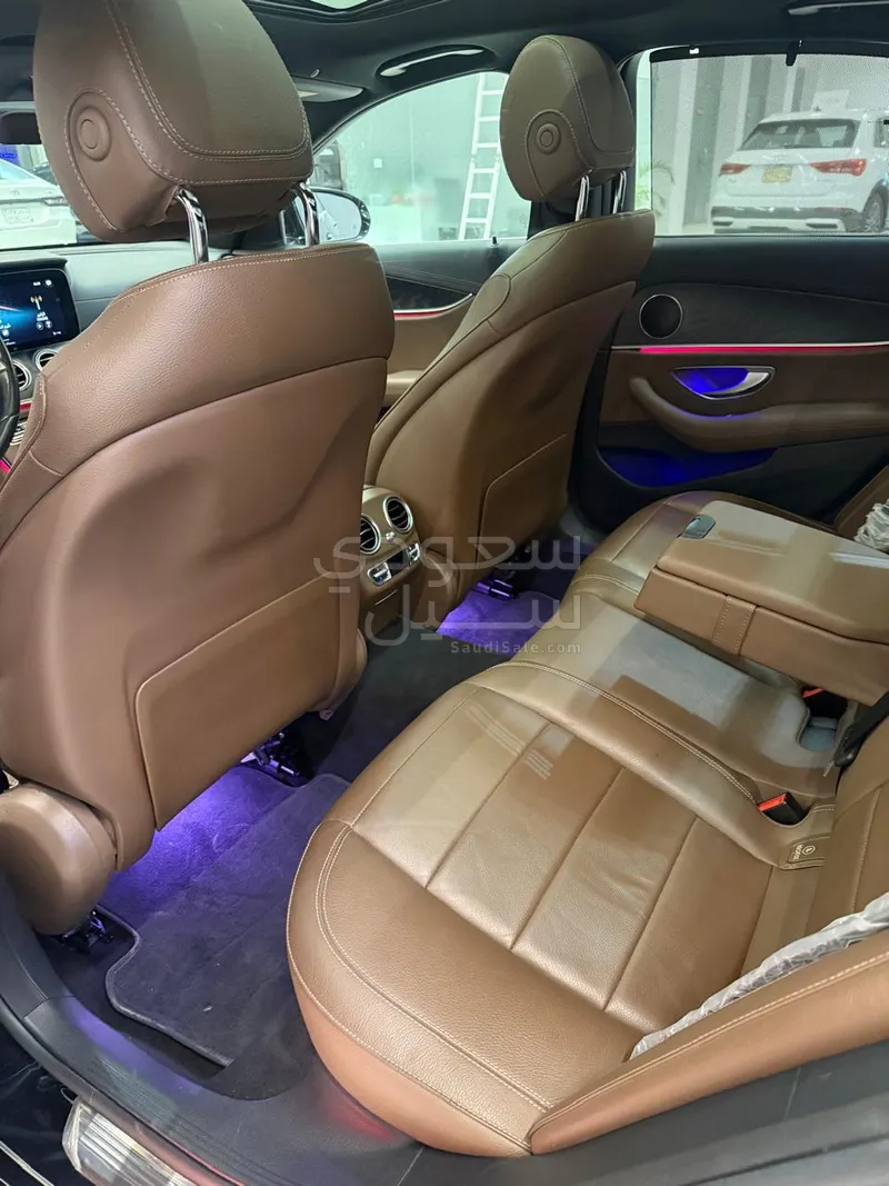 2022 مرسيدس - بنز إي 300