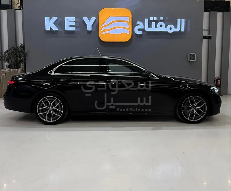 2022 مرسيدس - بنز إي 300