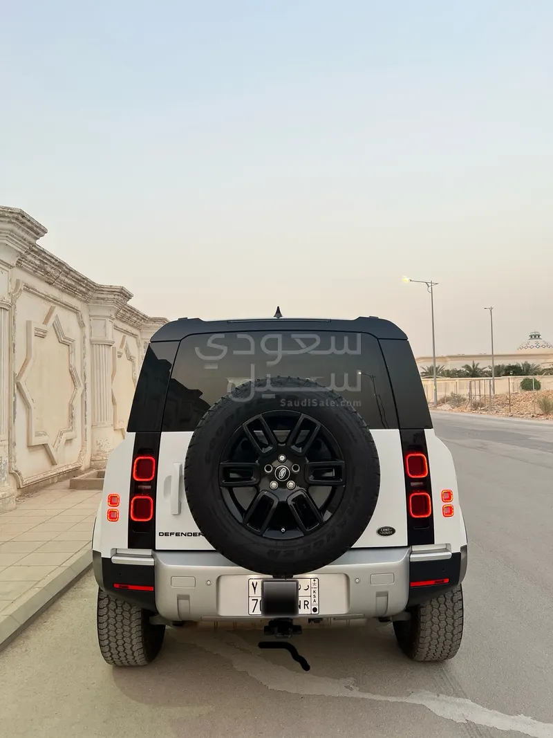 2021 لاند روفر ديفيندر 110
