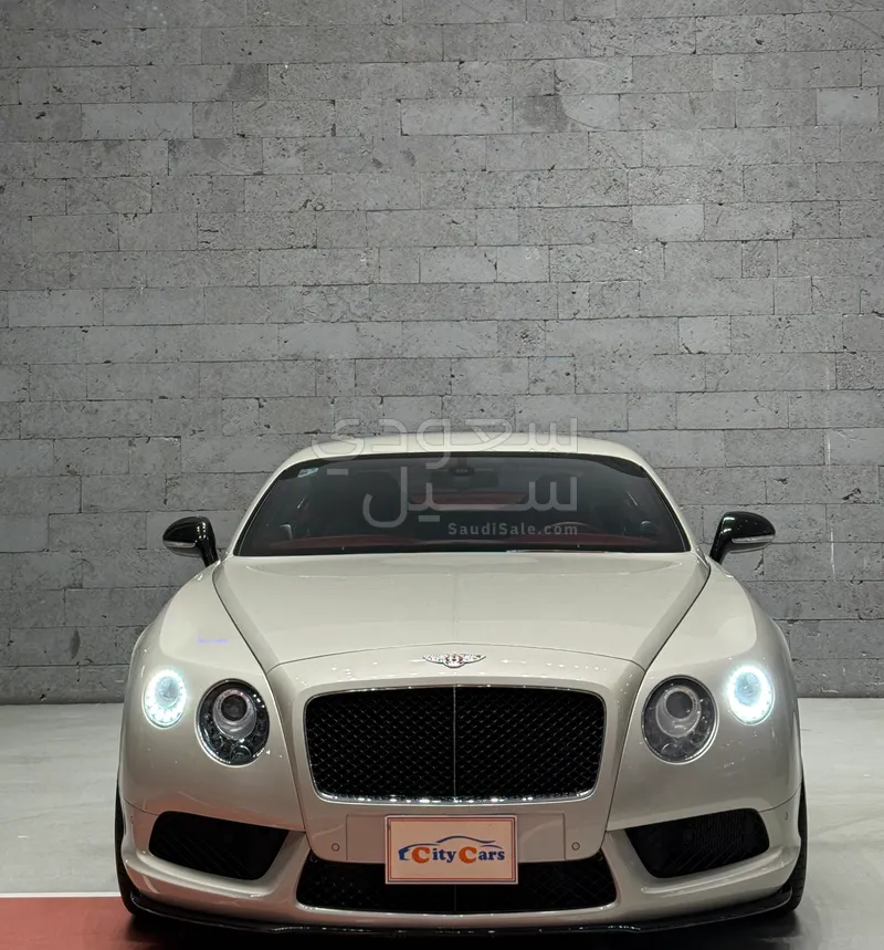 2015 بنتلي جي تي في 8