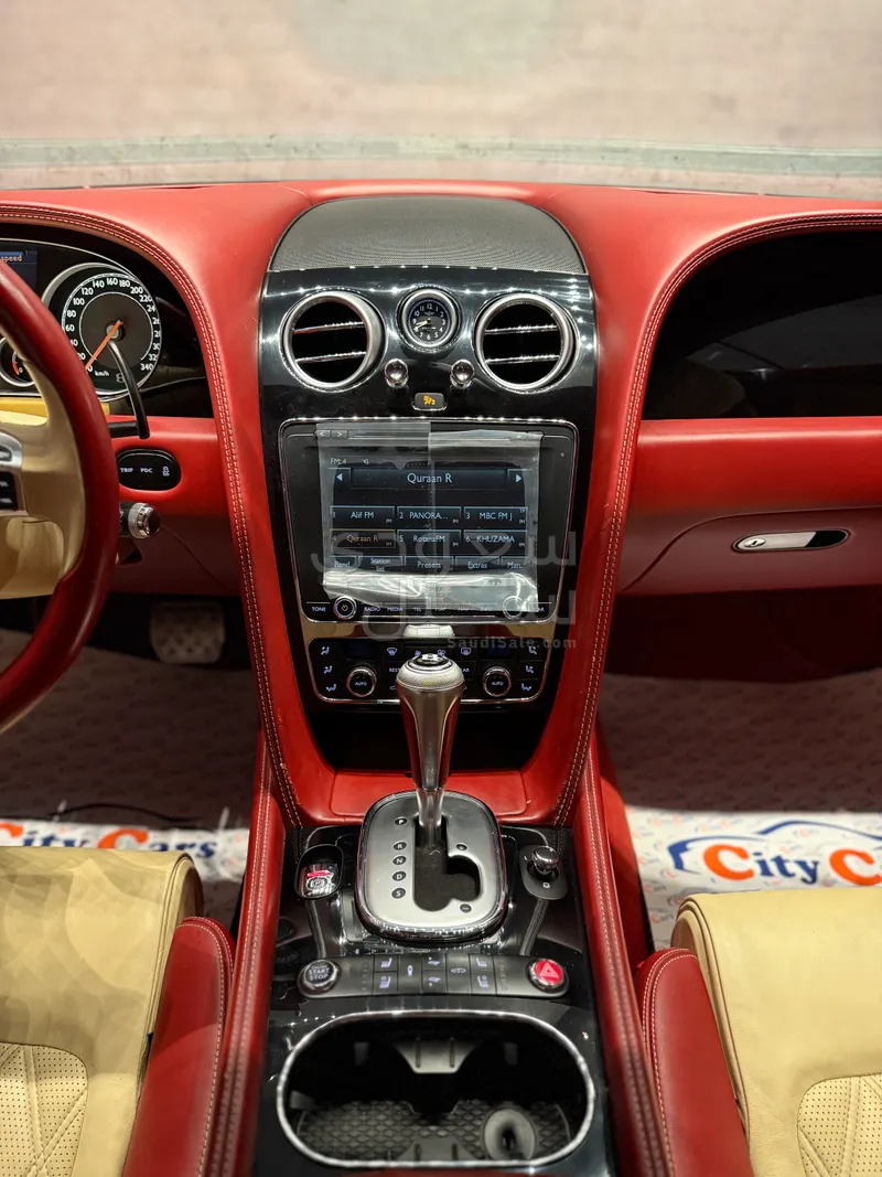 2015 بنتلي جي تي في 8