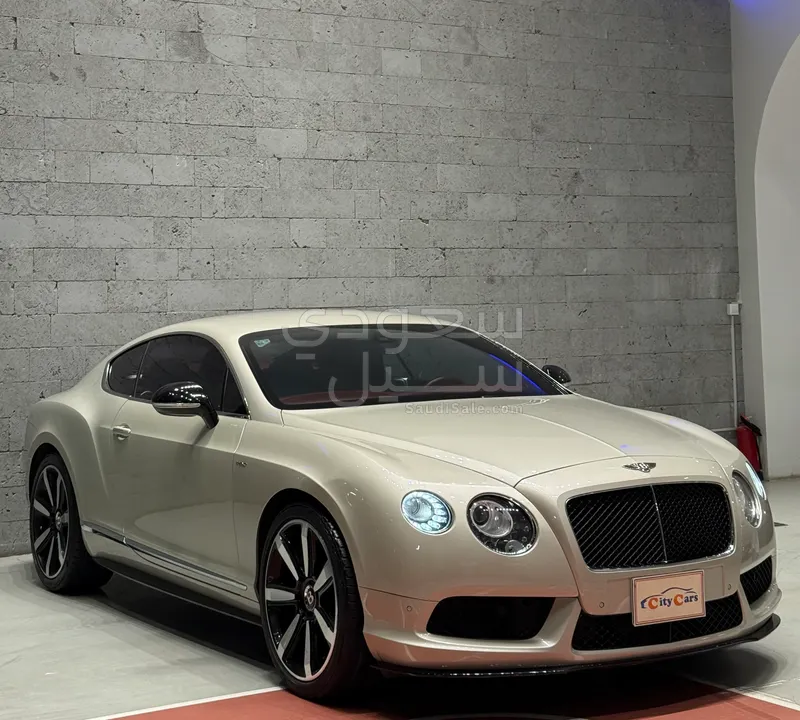 2015 بنتلي جي تي في 8