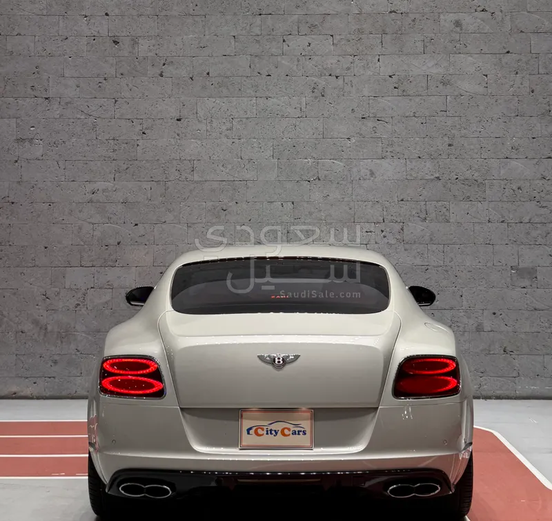 2015 بنتلي جي تي في 8