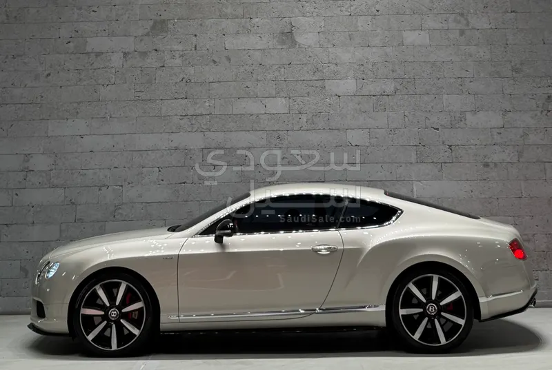 2015 بنتلي جي تي في 8