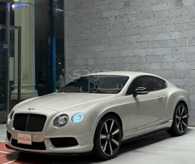 2015 بنتلي جي تي في 8