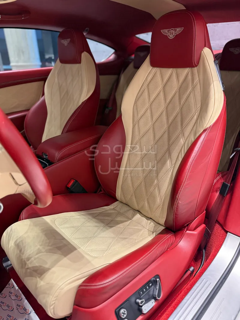 2015 بنتلي جي تي في 8