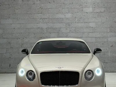 2015 بنتلي جي تي في 8