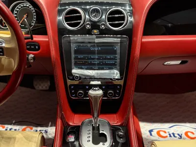 2015 بنتلي جي تي في 8