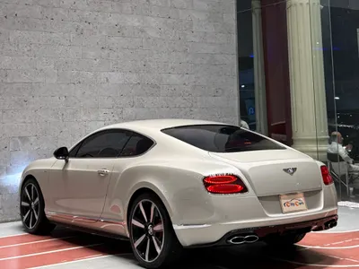 2015 بنتلي جي تي في 8