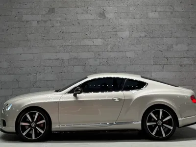 2015 بنتلي جي تي في 8