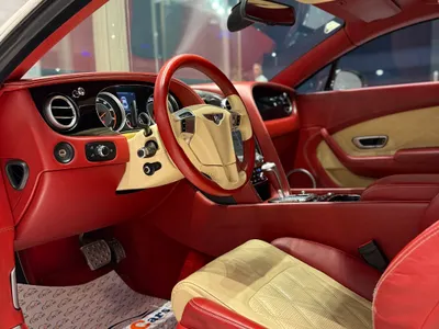 2015 بنتلي جي تي في 8