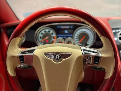 2015 بنتلي جي تي في 8