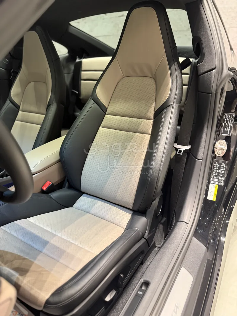 2025 بورش 911 كاريرا
