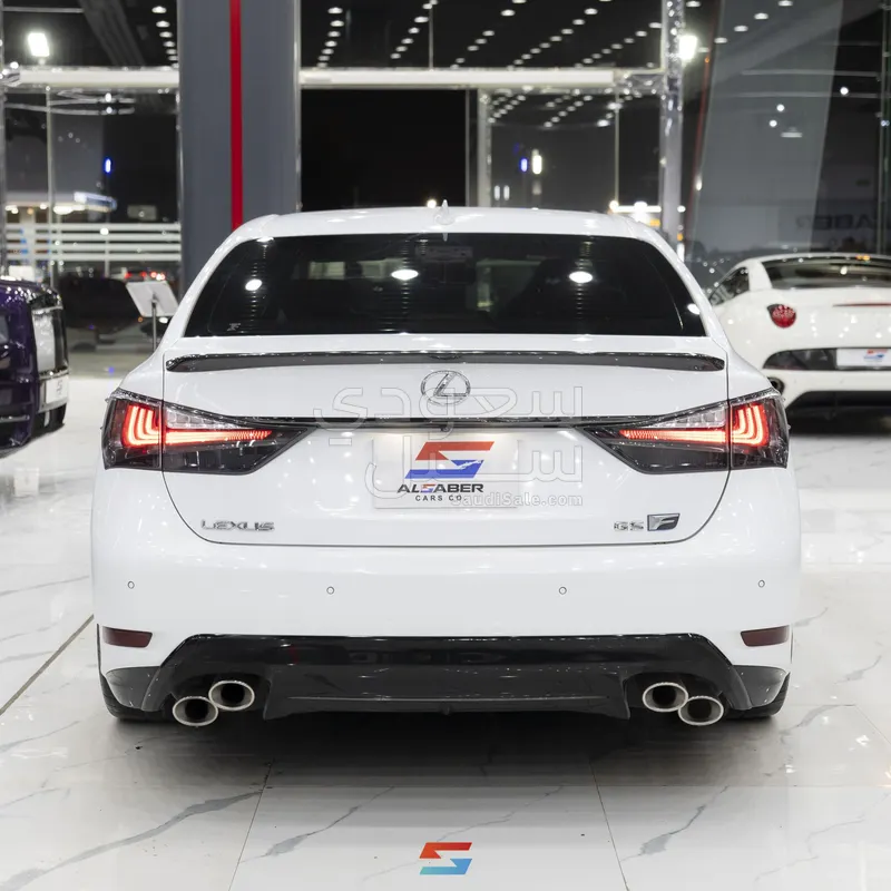 2017 لكزس جي إس اف
