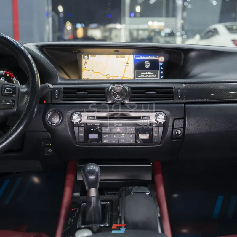 2017 لكزس جي إس اف