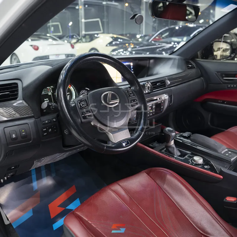 2017 لكزس جي إس اف