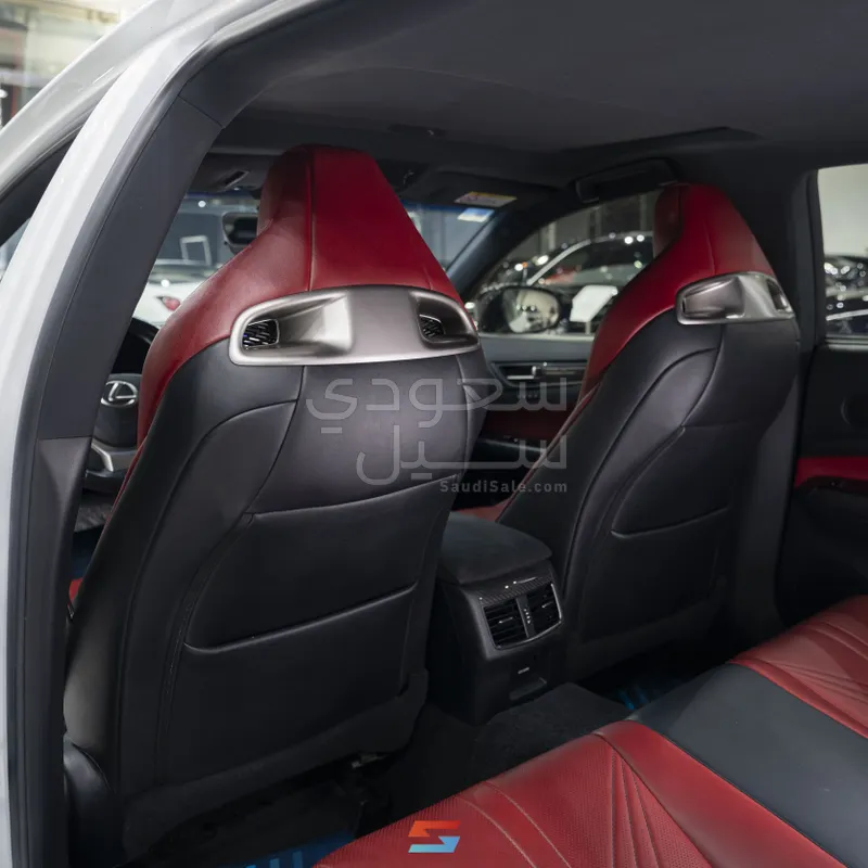 2017 لكزس جي إس اف