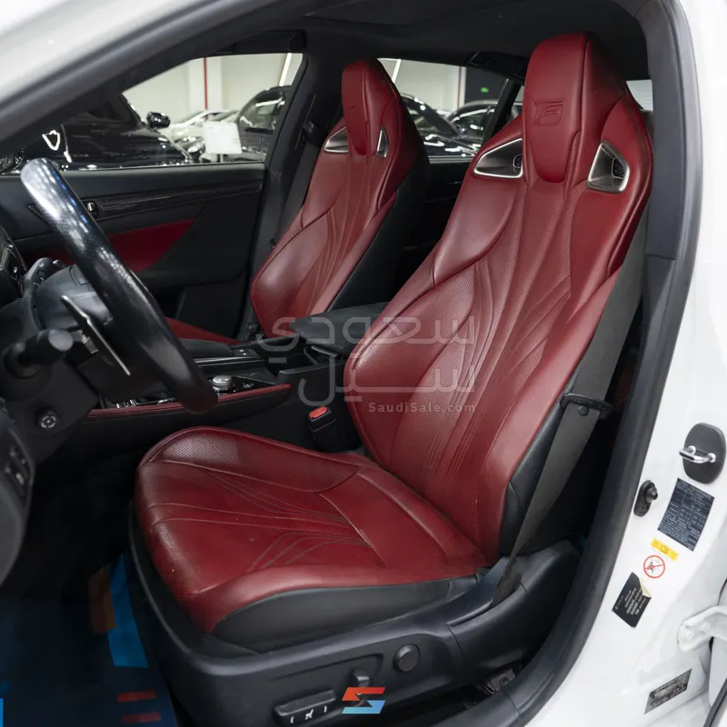 2017 لكزس جي إس اف