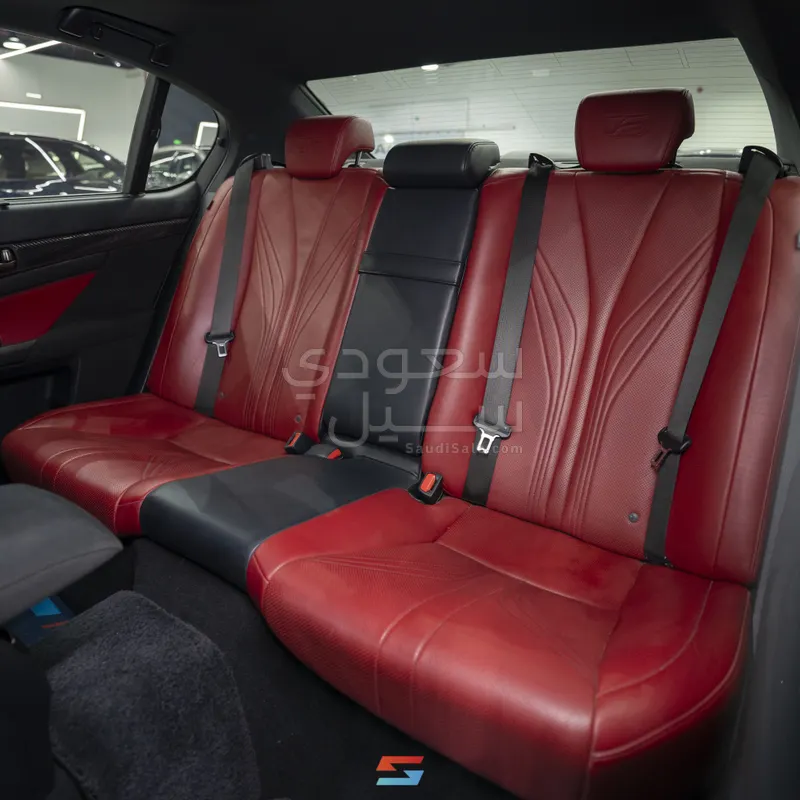 2017 لكزس جي إس اف