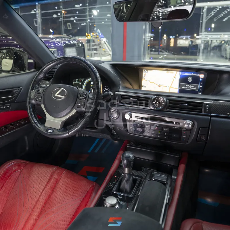 2017 لكزس جي إس اف